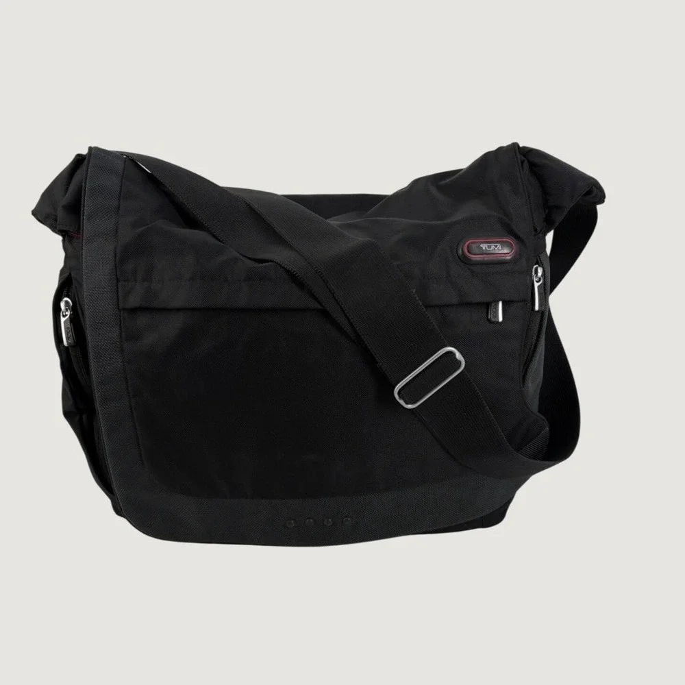 Tumi Messenger Bag Unisex Large Black 5112D Ballistic Nylon Red Lining Techwear